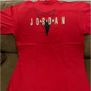 NIKE AIR JORDAN 6 T-SHIRT RED/GOLD COLOR SIZE LARGE MENS
